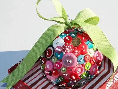 Украшение шара из пенопласта