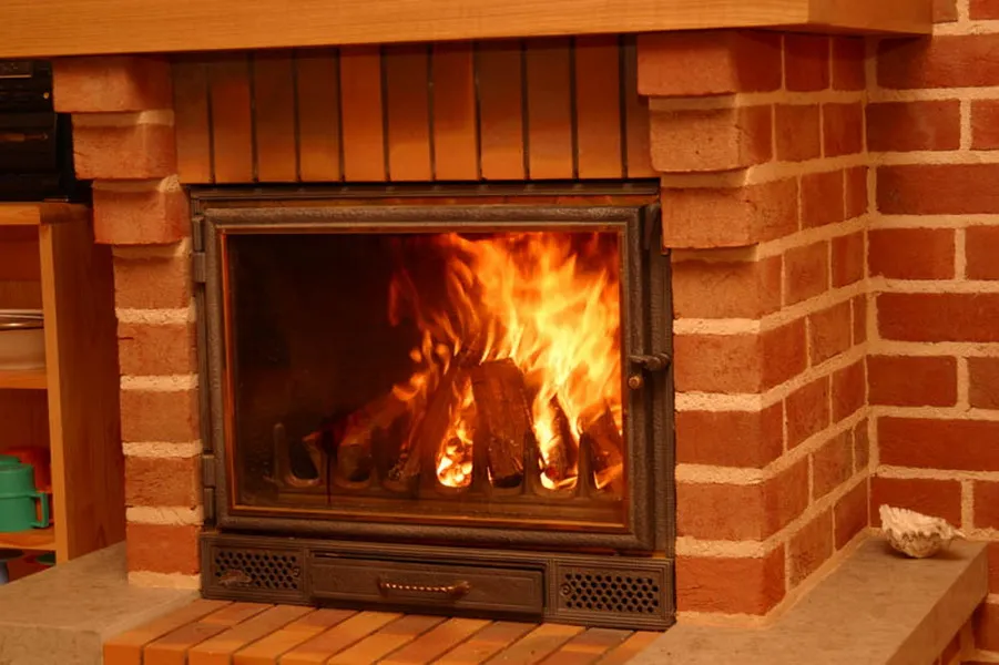 Кирпичный камин