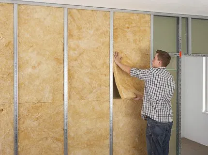 Монтаж утеплителя на каркас