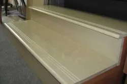 Лестница, облицованная керамогранитом