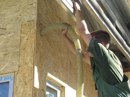 Утепление стен способом сухой задувки