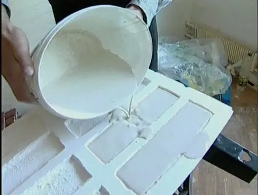 Заливка гипса в матрицу