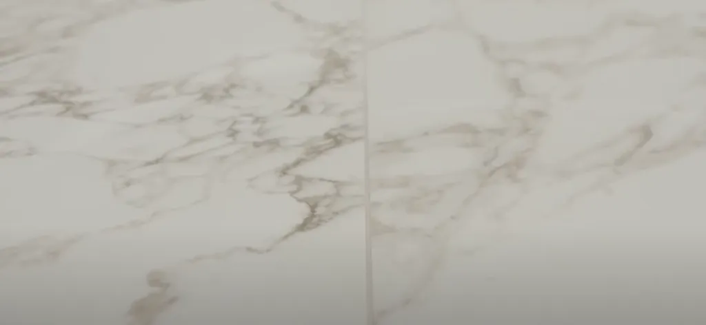 Влагонепроницаемость этой затирки достигает уровня менее 0,5%, что предотвращает проникновение влаги, образование плесени и грибка, даже в влажных помещениях или на открытых террасах. Влагонепроницаемость этой затирки достигает уровня менее 0,5%, что предотвращает проникновение влаги, образование плесени и грибка, даже в влажных помещениях или на открытых террасах.