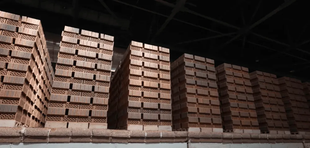 Современный завод в Воротынске использует пластический метод формования кирпича Современный завод в Воротынске использует пластический метод формования кирпича