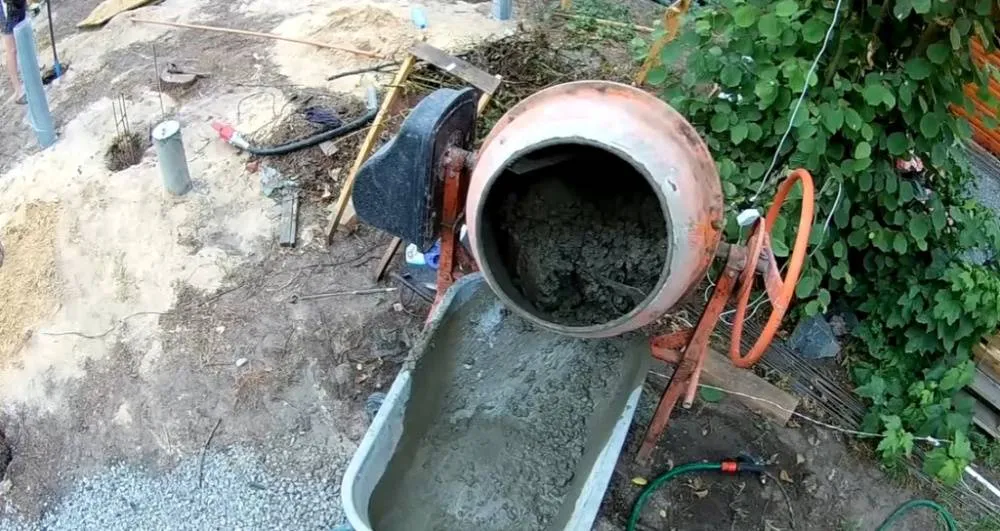 Для получения прочного и долговечного фундамента, пропорции бетона должны строго соответствовать типу проекта и условиям эксплуатации, а соблюдение технологий замешивания и ухода за свежим бетоном — залог успеха Для получения прочного и долговечного фундамента, пропорции бетона должны строго соответствовать типу проекта и условиям эксплуатации, а соблюдение технологий замешивания и ухода за свежим бетоном — залог успеха