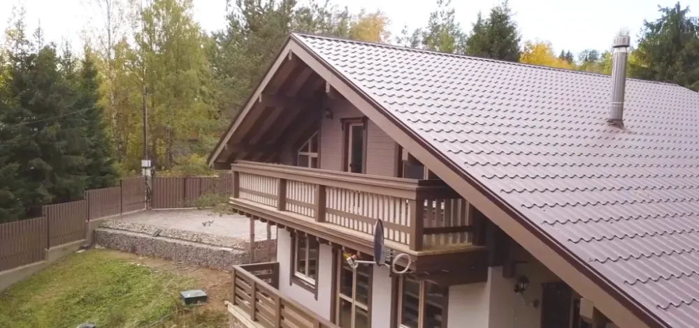 Классический профиль (высота волны 25 мм): Имитирует натуральную черепицу, универсален для большинства стилей.