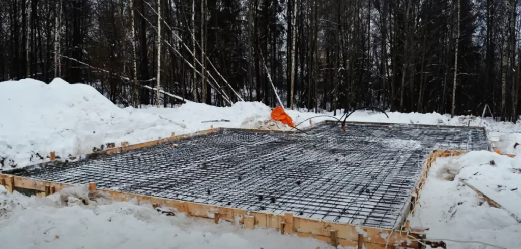Заливка фундамента зимой благодаря морозостойкому бетону